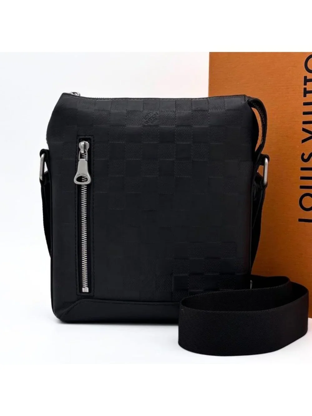 Louis Vuitton Damier Infini Discovery Messenger BB